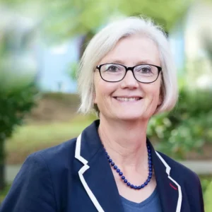 Pfarrerin <br>Julia Holtz